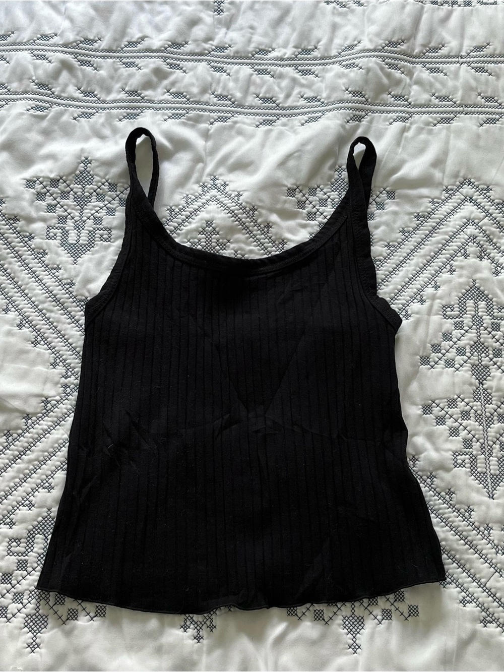Old Navy Black Ribbed Cropped Tank Top Lettuce Edge Hem Wide Scoop Neck Size XS
